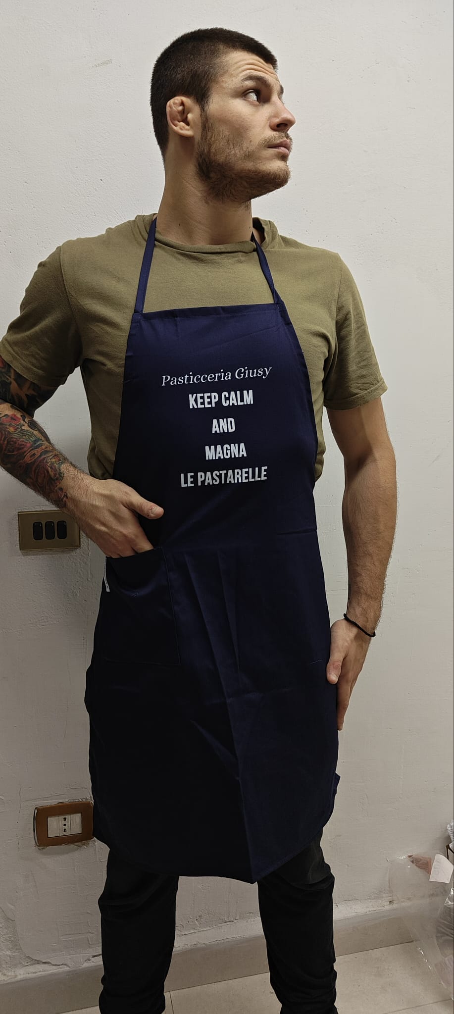 Personalizzazione di alta qualità con stampa e ricamo per un effetto unico, distintivo al tatto e alla vista